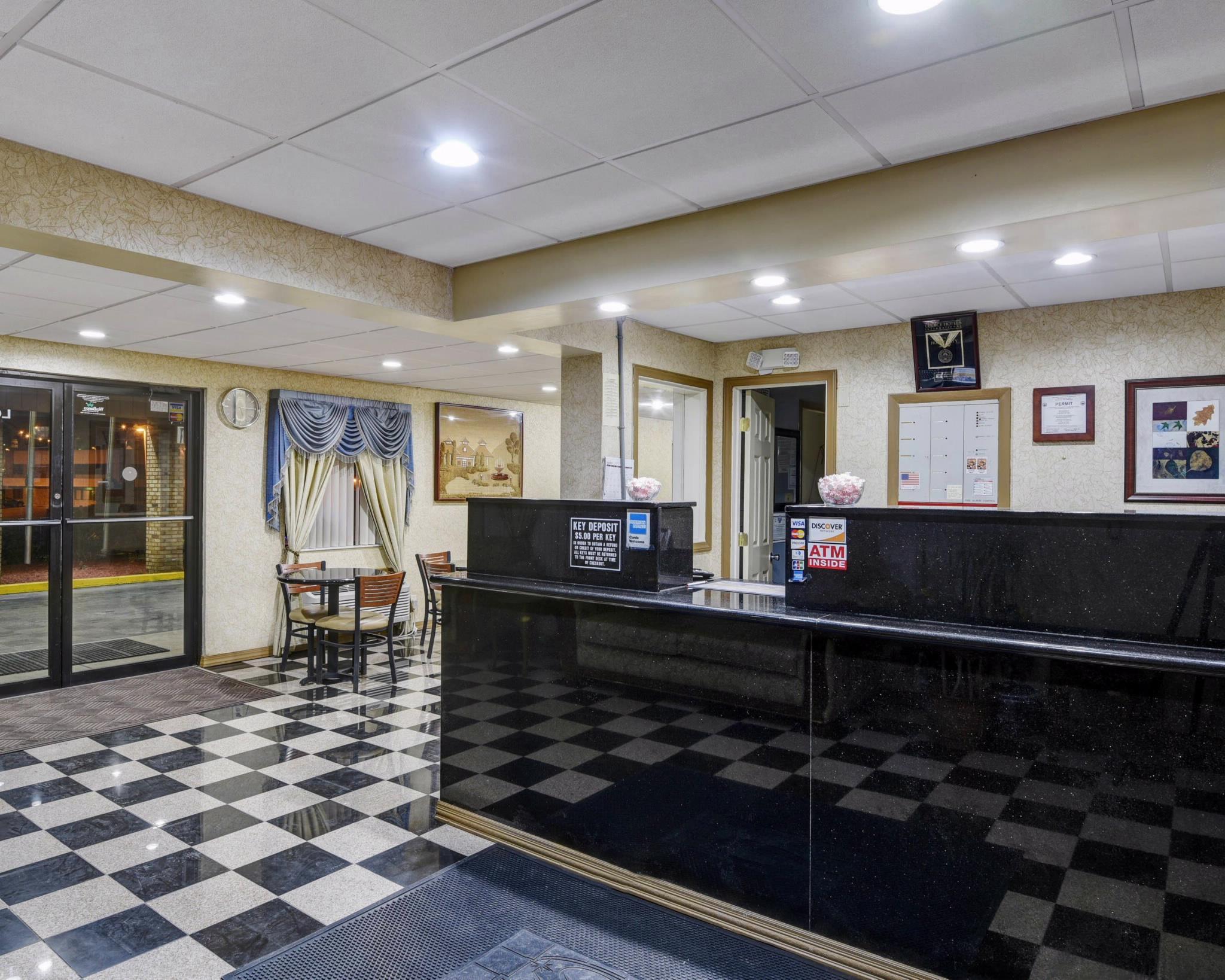 Econo Lodge Morgantown Εξωτερικό φωτογραφία