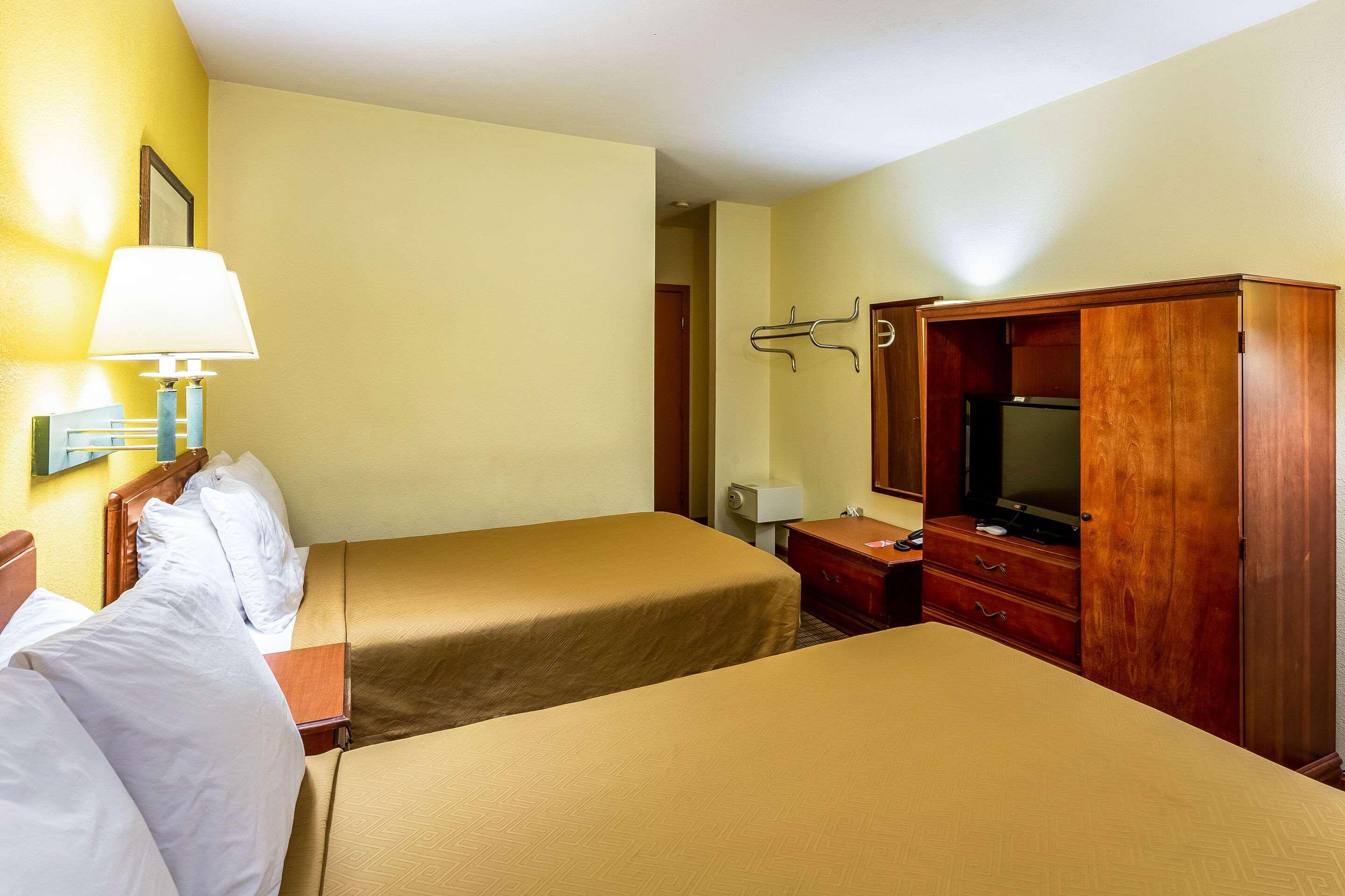 Econo Lodge Morgantown Εξωτερικό φωτογραφία
